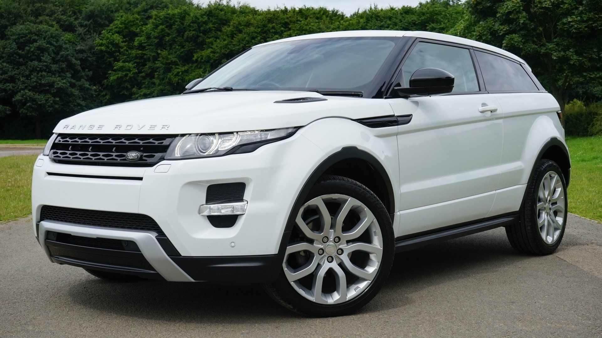White SUV Vehicle looking for car insurance quotes